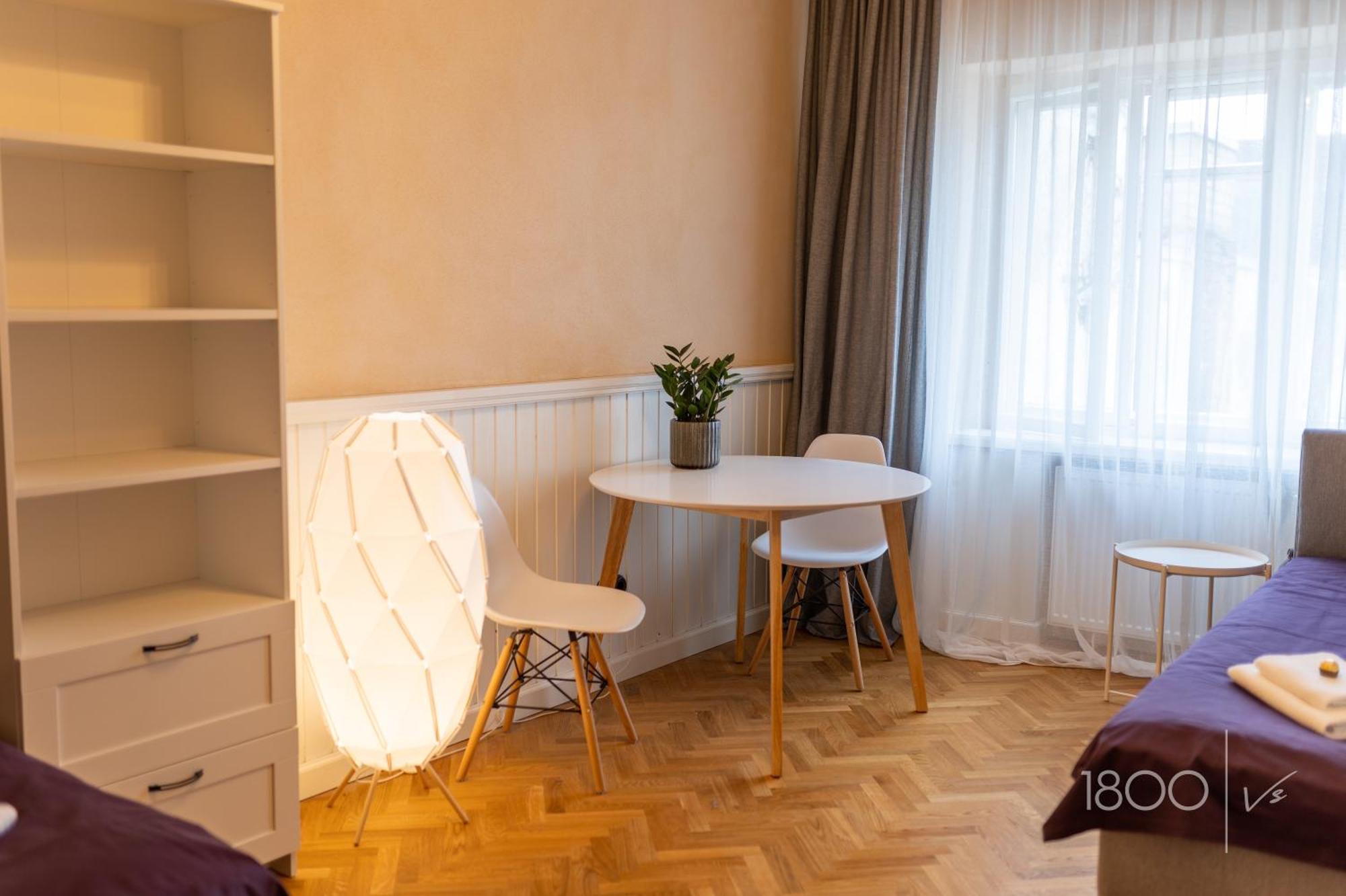 1800 By Vince Stay - Private Rooms In Town Hall Square Tartu Exterior foto