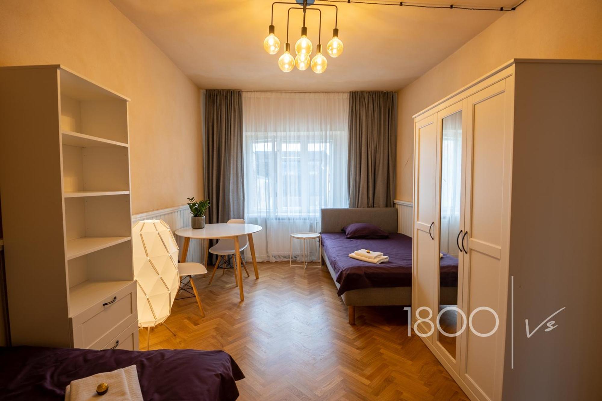 1800 By Vince Stay - Private Rooms In Town Hall Square Tartu Exterior foto