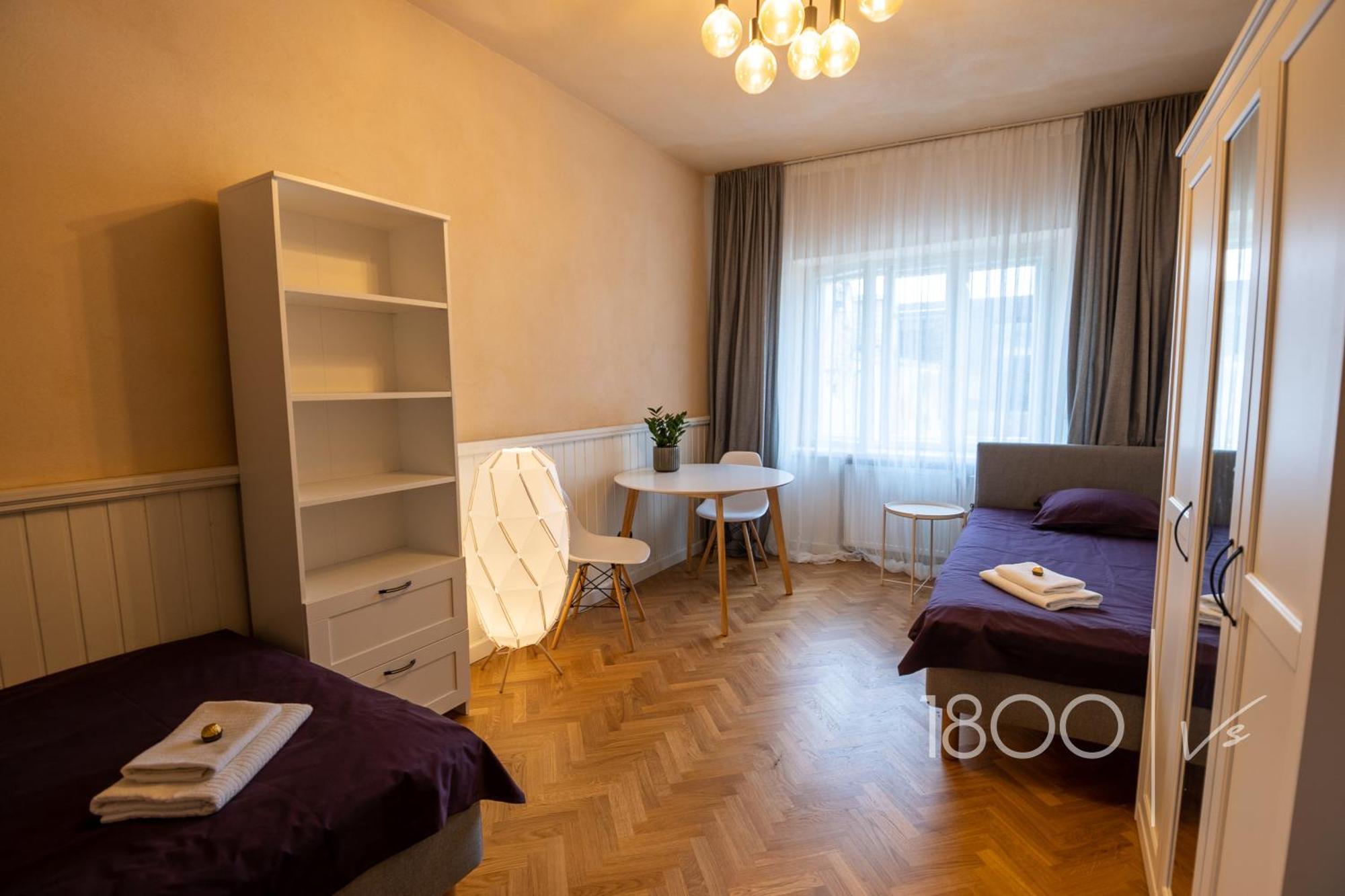 1800 By Vince Stay - Private Rooms In Town Hall Square Tartu Exterior foto