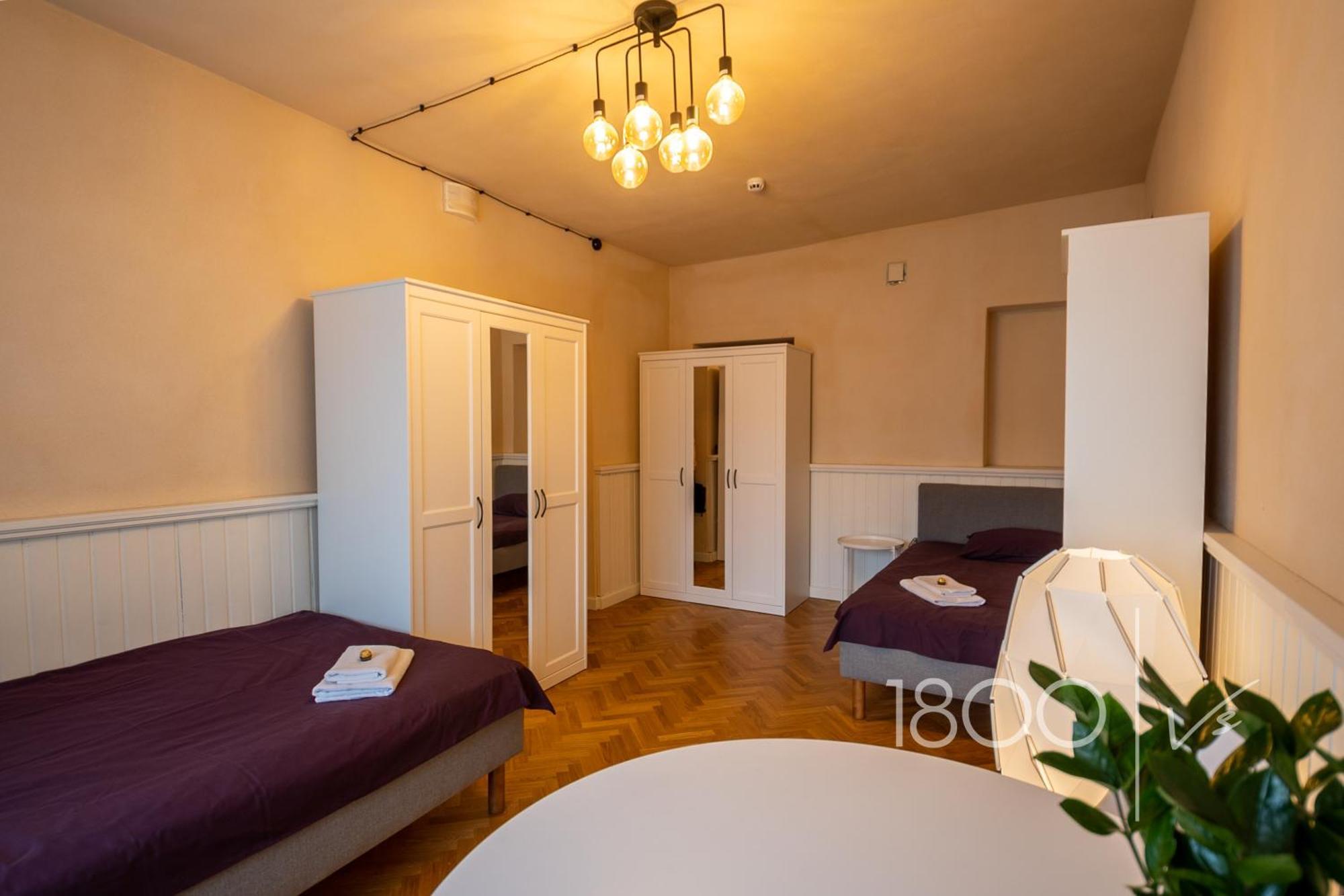 1800 By Vince Stay - Private Rooms In Town Hall Square Tartu Exterior foto