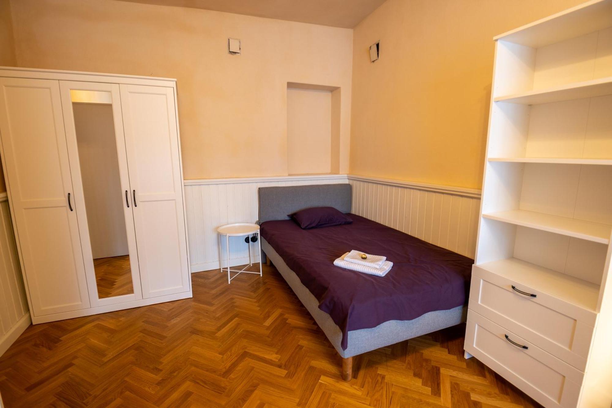 1800 By Vince Stay - Private Rooms In Town Hall Square Tartu Exterior foto